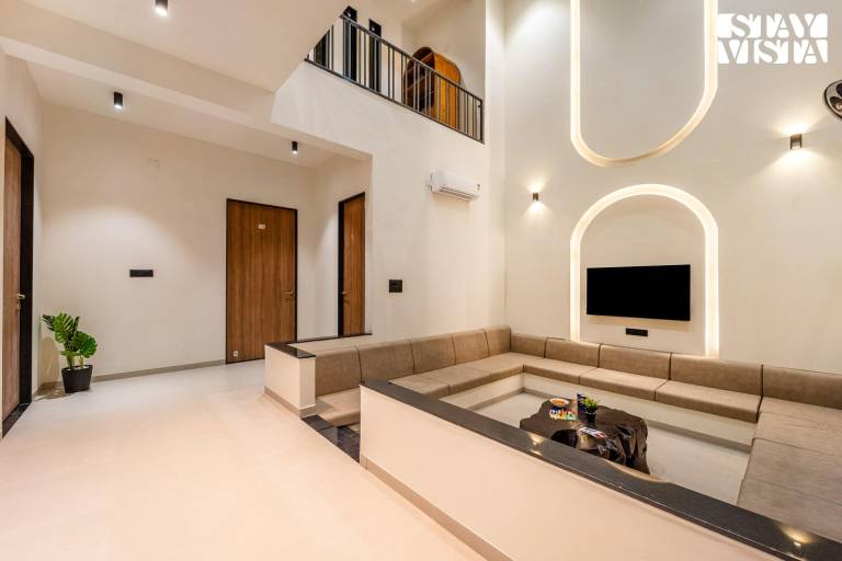 Villa with BBQ, yard & private pool — photo 4