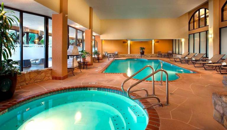 Embassy Suites by Hilton Chicago Schaumburg Woodfield — photo 2