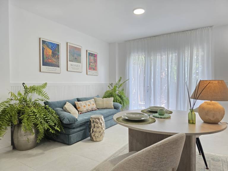 Sun & Palms Bluebird Designer Apartment