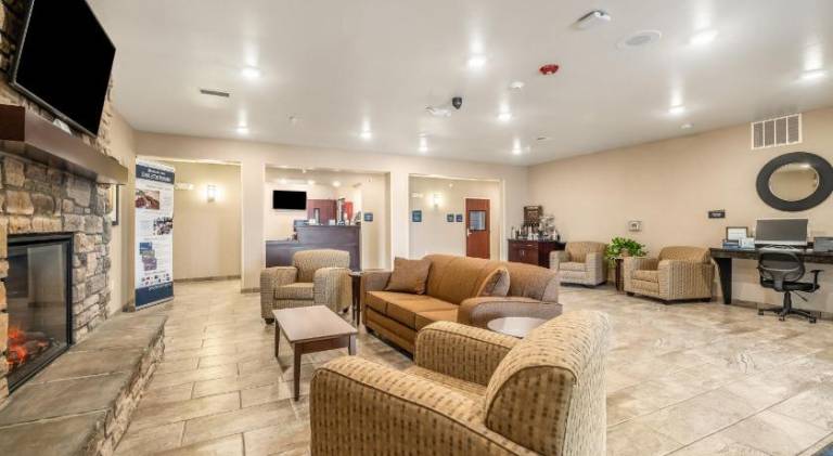 Cobblestone Hotel & Suites - Andrews — photo 2