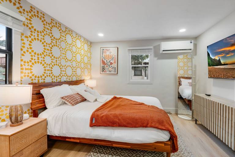Family-friendly charming vacation home with fast internet | Pet-friendly in Manitou Springs, CO