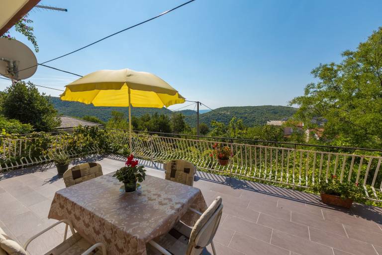 Dog-friendly apartment with private parking, BBQ area and large balcony in Crikvenica