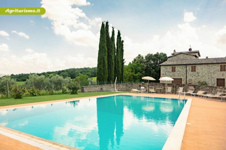         
Chambre privée ∙ 3 personnes ∙ 1 chambre
    