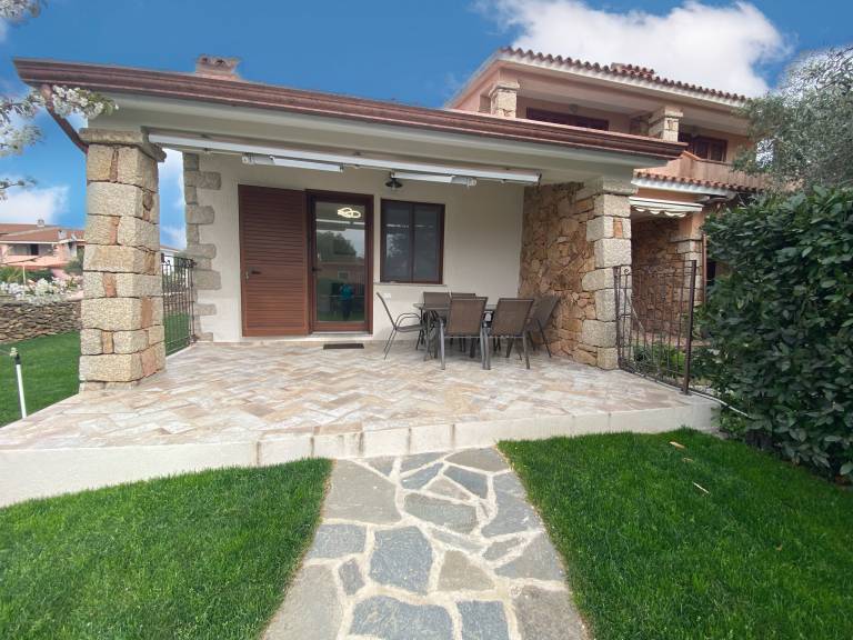 Vacation home with grill, terrace & yard | Garden view — photo 3
