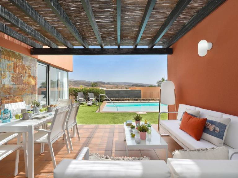 Family-oriented wonderful vacation home with private pool & BBQ | Mountain view | Pet-friendly — photo 4