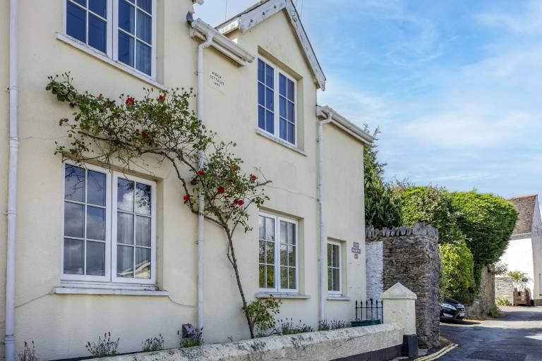 Family-friendly beautiful cottage | Water view | Pets are welcome in Paignton