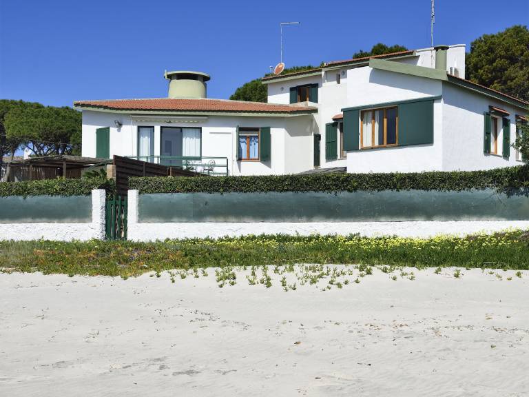 Villa Fernando: Private Garden with Direct Beach Access — photo 4