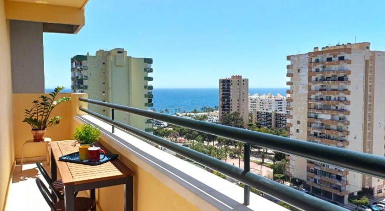 Duna Suite con terraza y vistas al mar, piscina y playa a 7 min caminando in Roquetas de Mar