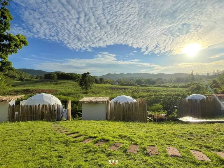 Mondara Villa and Glamping in Suan Phueng