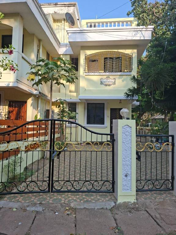 Villa with terrace & garden in Benaulim
