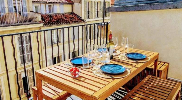 Terrasse - Hyper centre - 2 chambres - Parking gratuit - Calme & lumineux - Arrivee autonome — photo 4