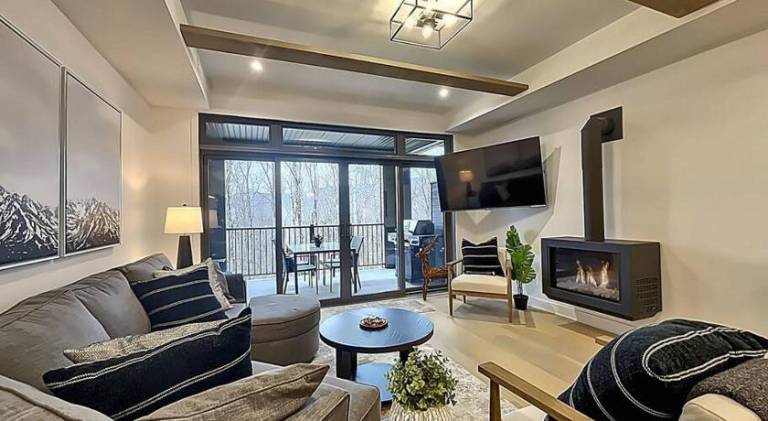 Luxury Condo Mont Tremblant Verbier Arnica in Mont-Tremblant, QC