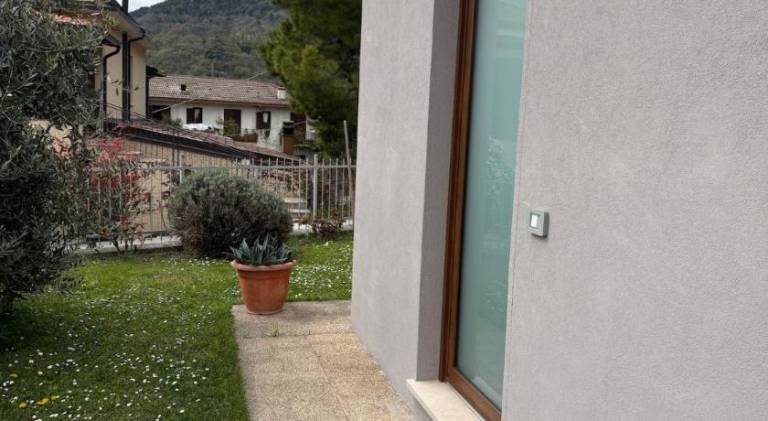 Holiday apartment with yard — photo 5