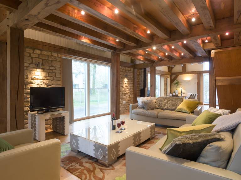 Cottage with pool, sauna & patio | Water view — photo 3