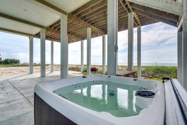 Hot Tub, Beach Access! Bay-View Gilchrist Retreat — photo 3