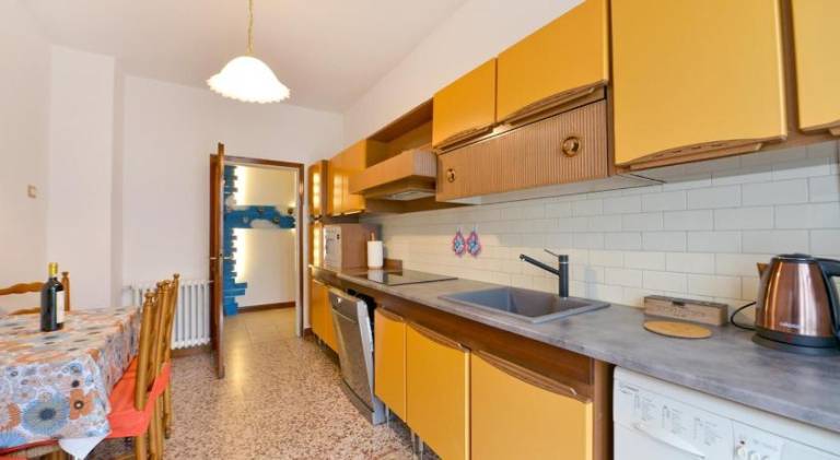 Rental apartment with yard — photo 5