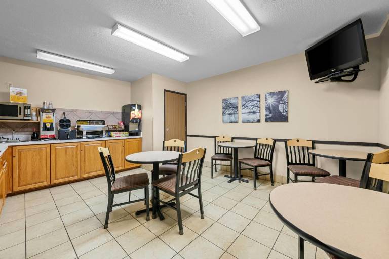 Super 8 By Wyndham Alexandria Mn — photo 2