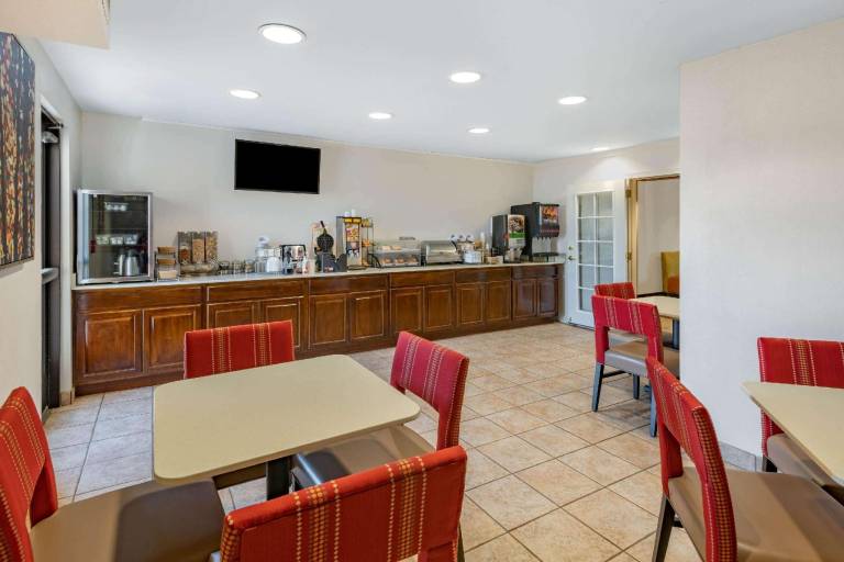 Baymont by Wyndham Farmington — photo 4