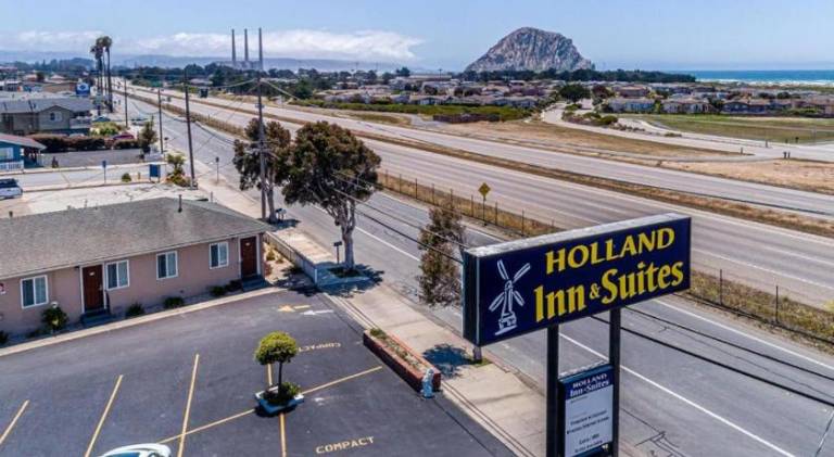 Holland Inn and Suites — photo 2