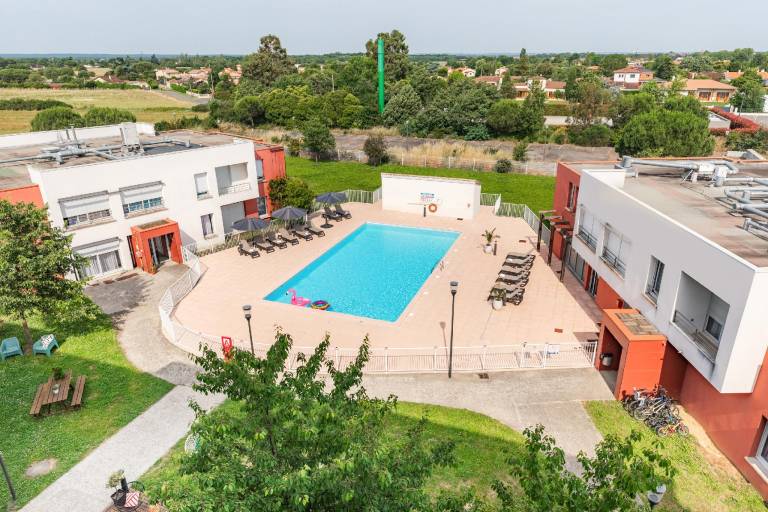 Serviced apartment with pool, garden & terrace | Perfect for remote work — photo 4
