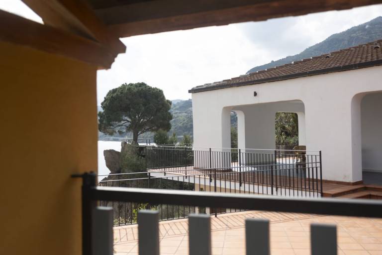 Villa with patio & grill | Nature view — photo 5