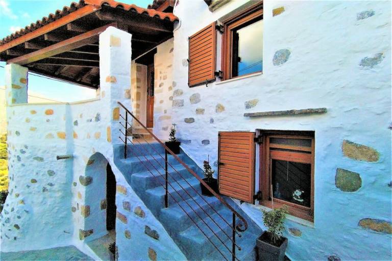 Fully equipped spacious house with patio, jacuzzi & barbeque | Pets allowed — photo 5