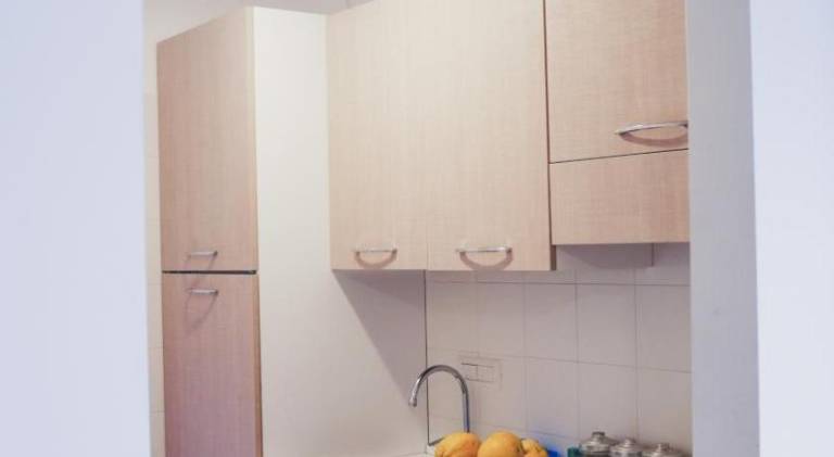 Serviced apartment with patio & yard | Suitable for remote work — photo 5
