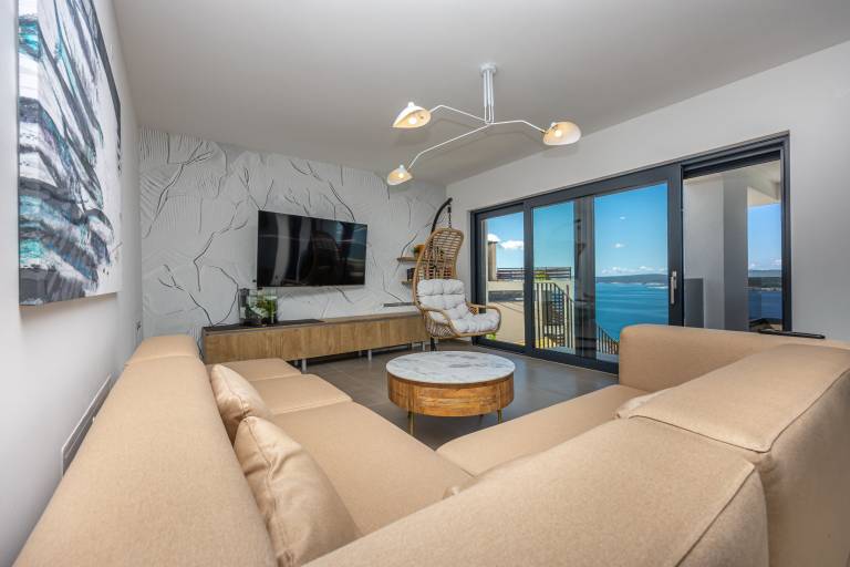 Vacation home with grill, private pool & yard | Sea view | Pet-friendly — photo 3