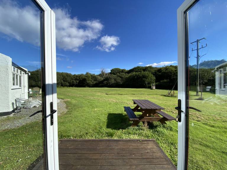 Vacation home with yard — photo 2