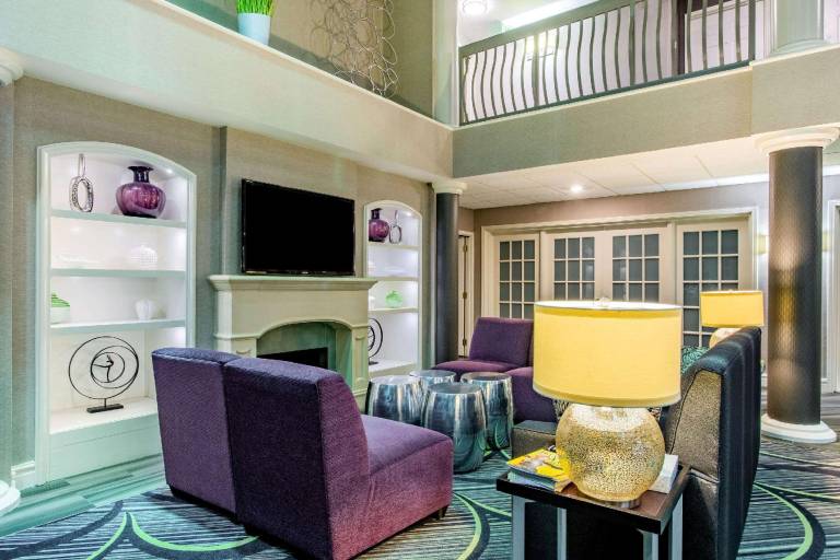 La Quinta Inn & Suites by Wyndham Raleigh Durham Airport — photo 2