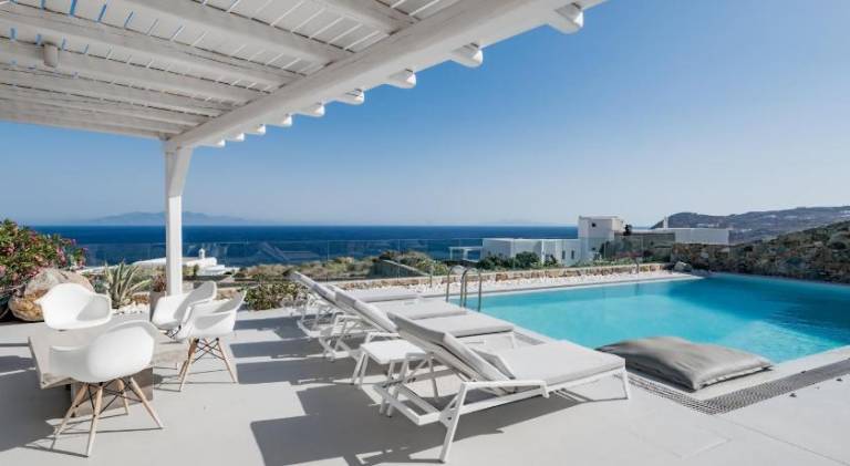 Villa with pool in Mykonos