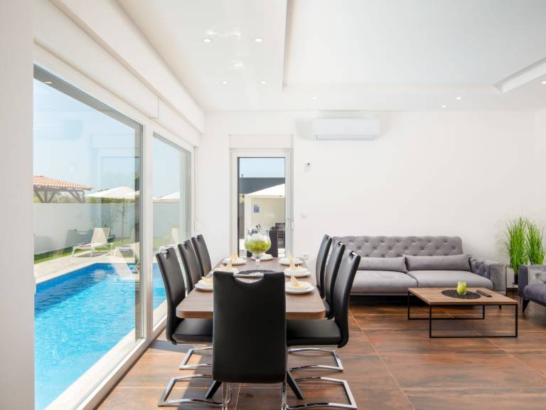 Fully equipped beautiful vacation home with private pool, patio & garden | Pets are welcome — photo 2