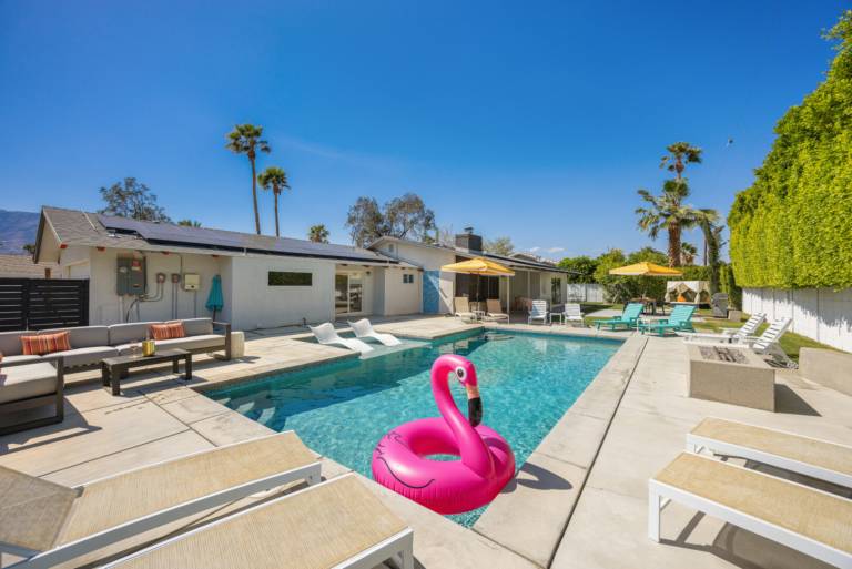 House with private pool in Palm Springs, CA