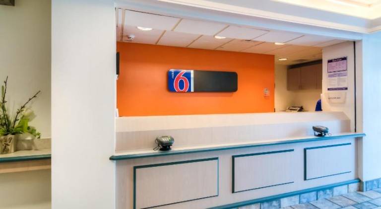Motel 6 Joliet, IL - Chicago - I-55 — photo 2