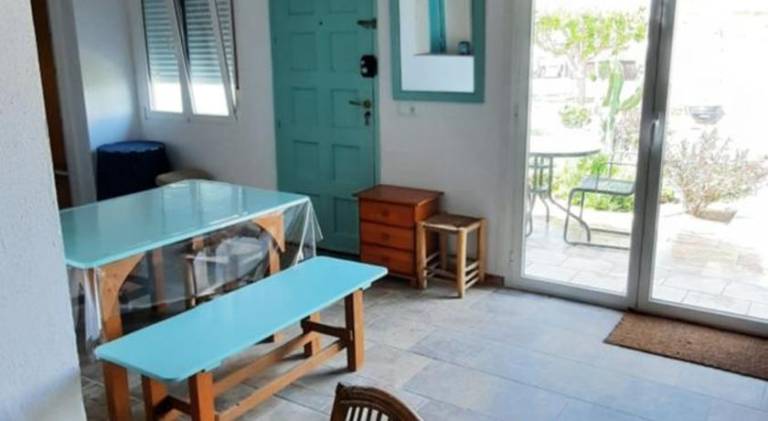 Villa with pool — photo 4