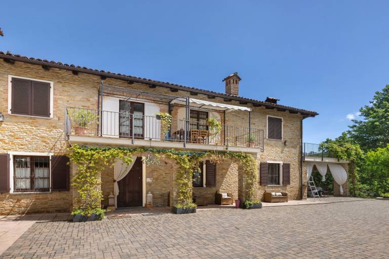 Apartment 'Nebbiolo' with Shared Terrace, Shared Garden and Wi-Fi in Neive