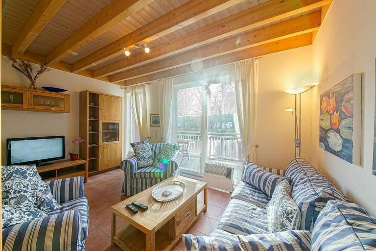 Top-Ferienhaus am Deich mit Terrasse am Wasser, Balkon, Sauna & Kaminofen — photo 2