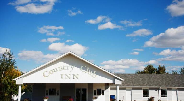 Country Club Inn in Lacombe, AB