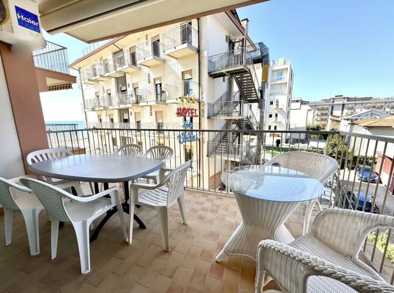 Holiday apartment with terrace | Next to the beach | Pet-friendly — photo 2