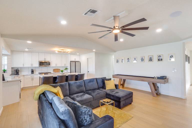 2 Mi to Windsor Beach! Updated, Sleek Family Home — photo 3