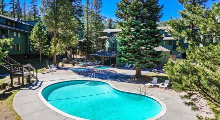 Rental apartment with barbeque, jacuzzi & pool — photo 3
