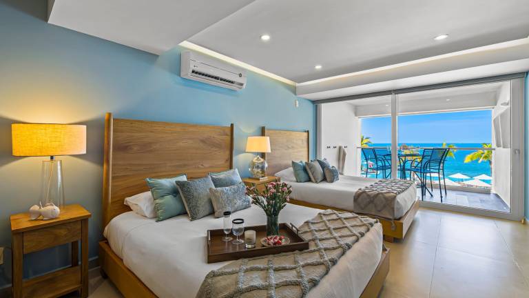 Gorgeous 1BR Condo with Pools Sea Views