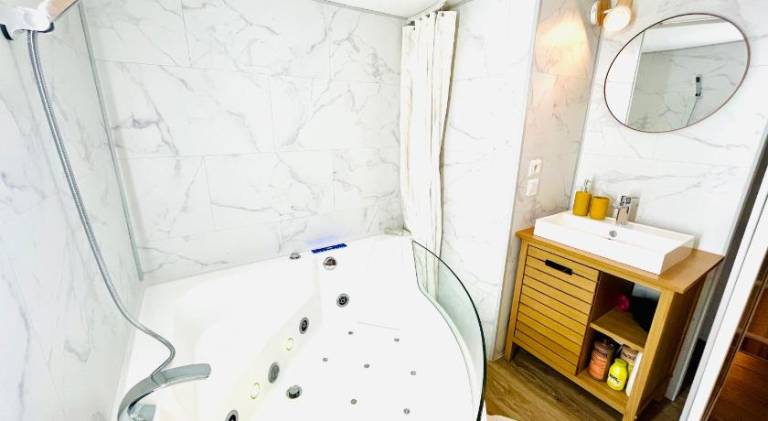 Duplex-Ceiling height 1,9m-Free private parking-Self check in ! Duplex climatise-Hauteur sous plafo — photo 2