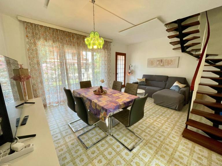Family-oriented wonderful villa with patio, pool & yard | Garden view | Beach nearby | Dogs allowed — photo 4