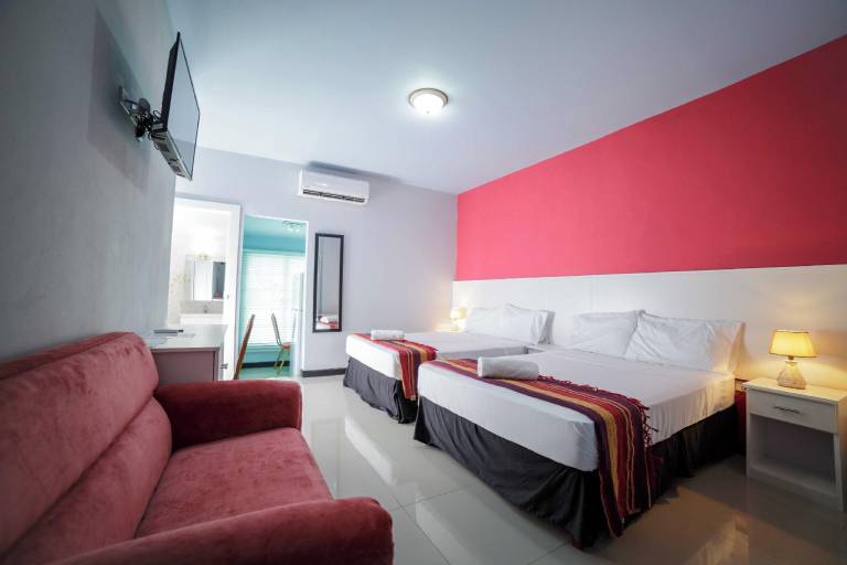 Family-friendly lovely serviced apartment with yard & pool | Pets are welcome — photo 2