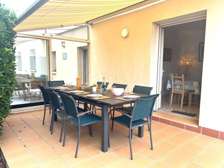 Spacious house, 8 sleeps, 2 bedrooms, near the sea in Saint-Gilles-Croix-de-Vie