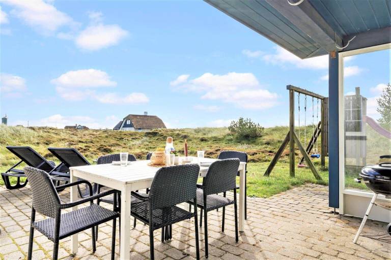 Vacation home with patio & barbeque — photo 4