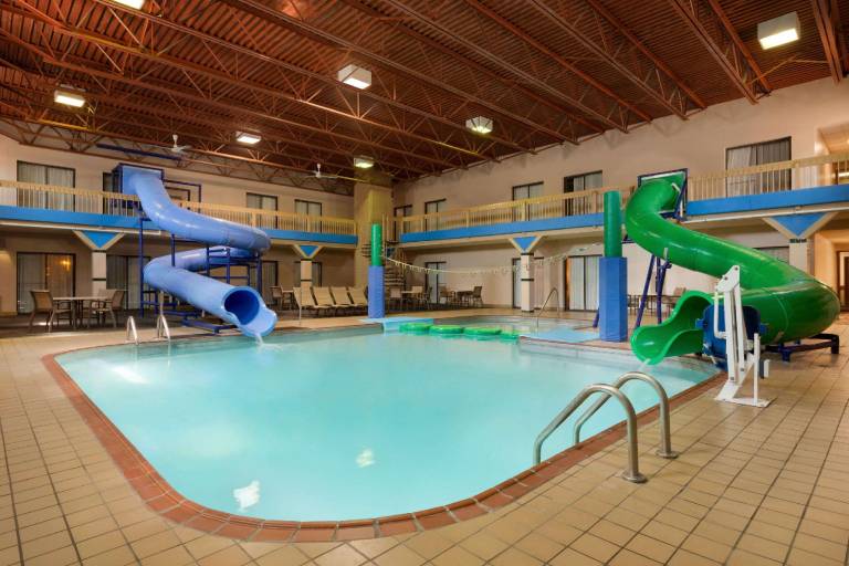 Ramada By Wyndham Fargo — photo 3