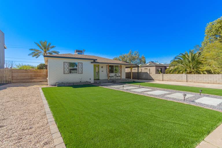 Family-oriented nice vacation home with pool & grill | Pets are welcome — photo 4