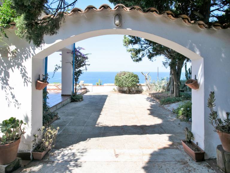 Rental apartment with garden, terrace & barbeque | Sea view — photo 4